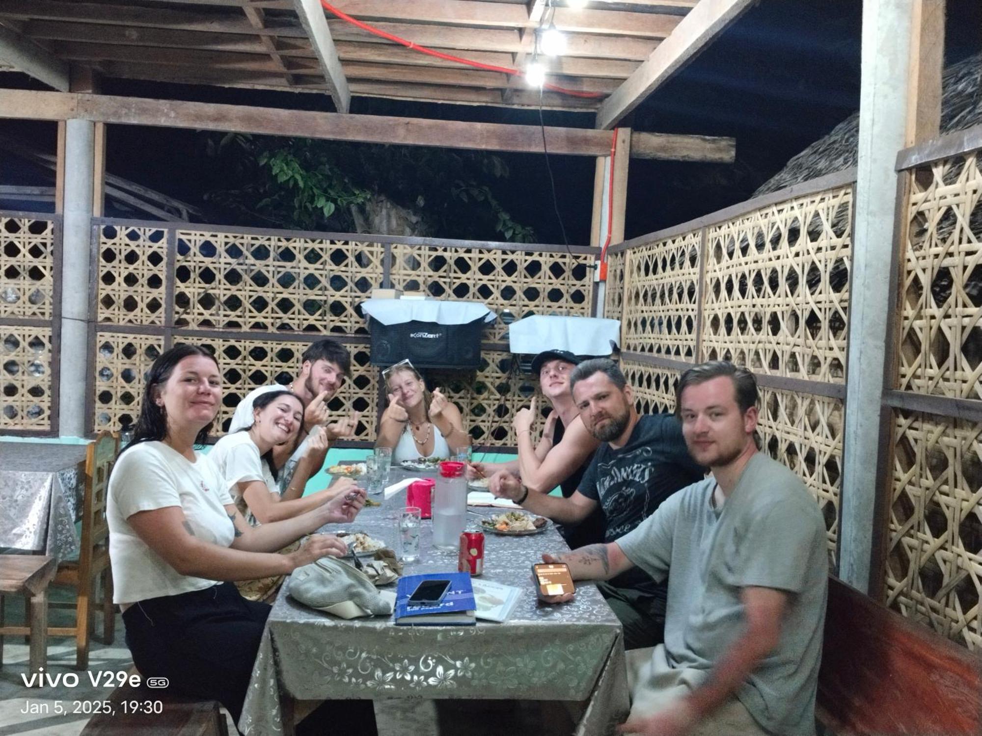 Lhoyjean Garden Hostel Batuan المظهر الخارجي الصورة